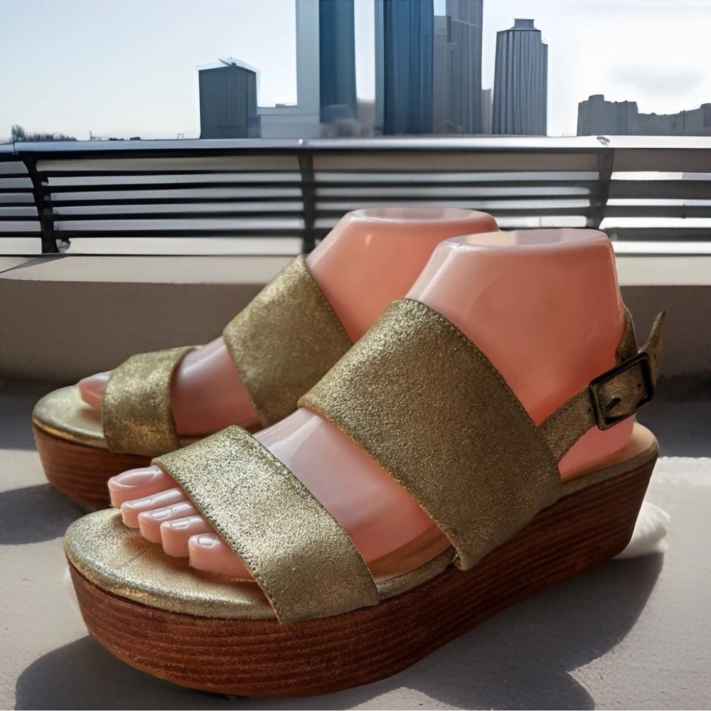 Women’s Able Local Global Pamela Gold Metallic Platform Sandal Sz 8